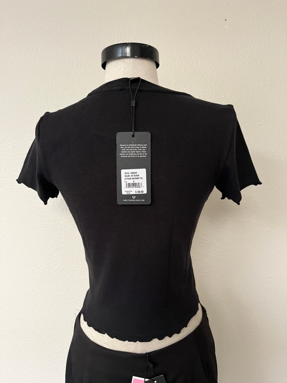 NWT True Religion Women’s Black Ribbed Short Sleeve Shirt, size Small - Picture 2 of 3